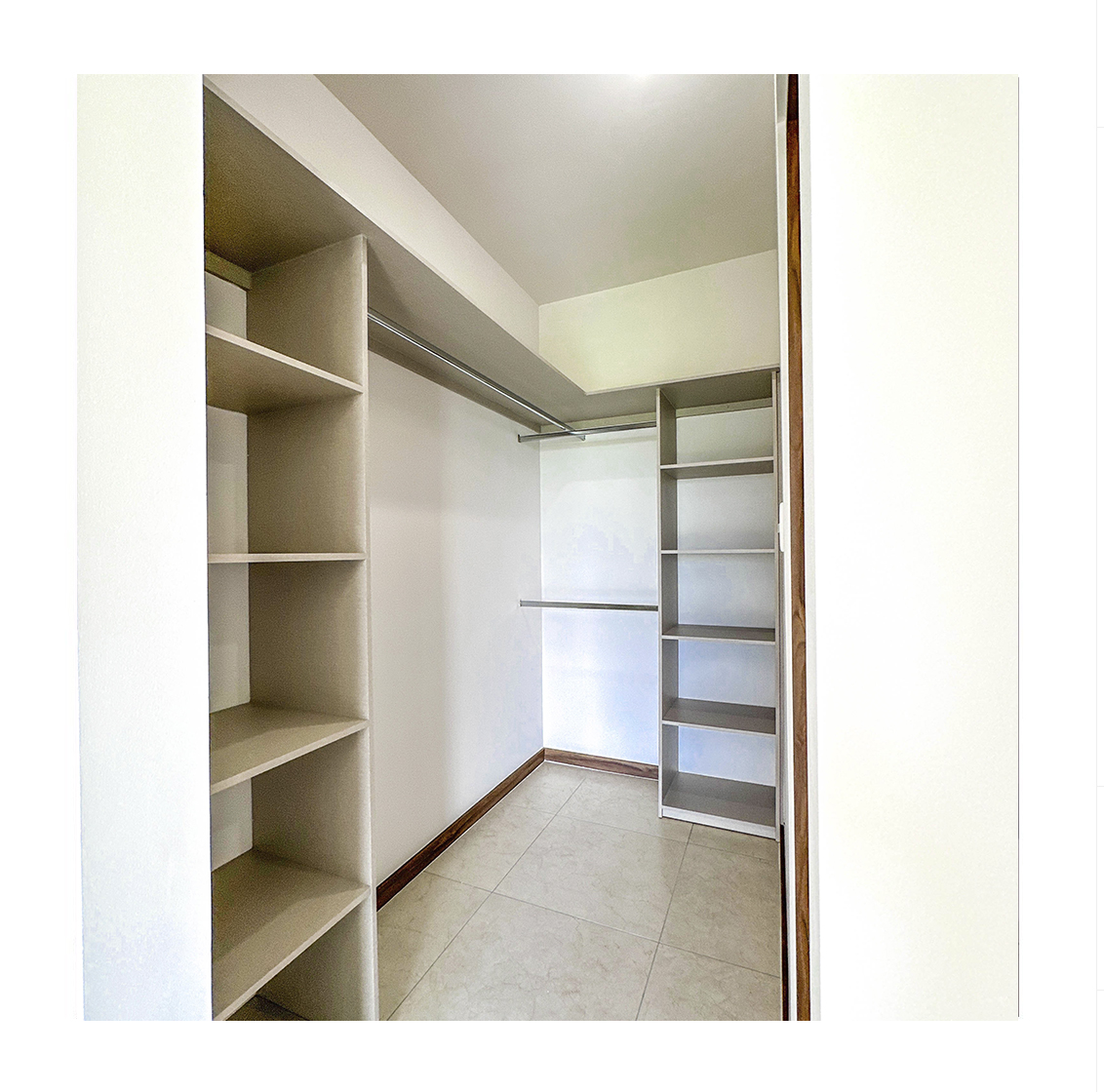 Walking closet