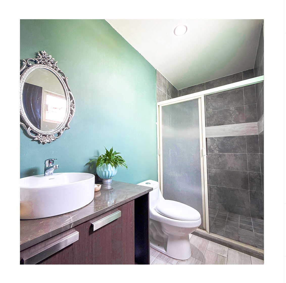 Baño completo principal